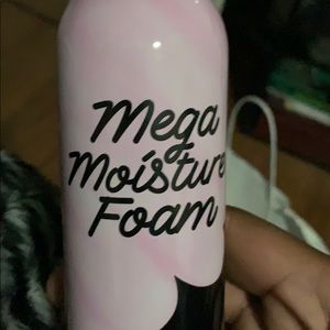 Moisturizing foam